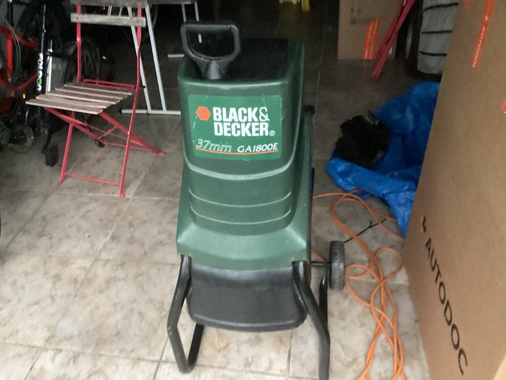 Hakselaar, Jardin & Terrasse, Enlèvement, Comme neuf, Électrique, Black & Dekker