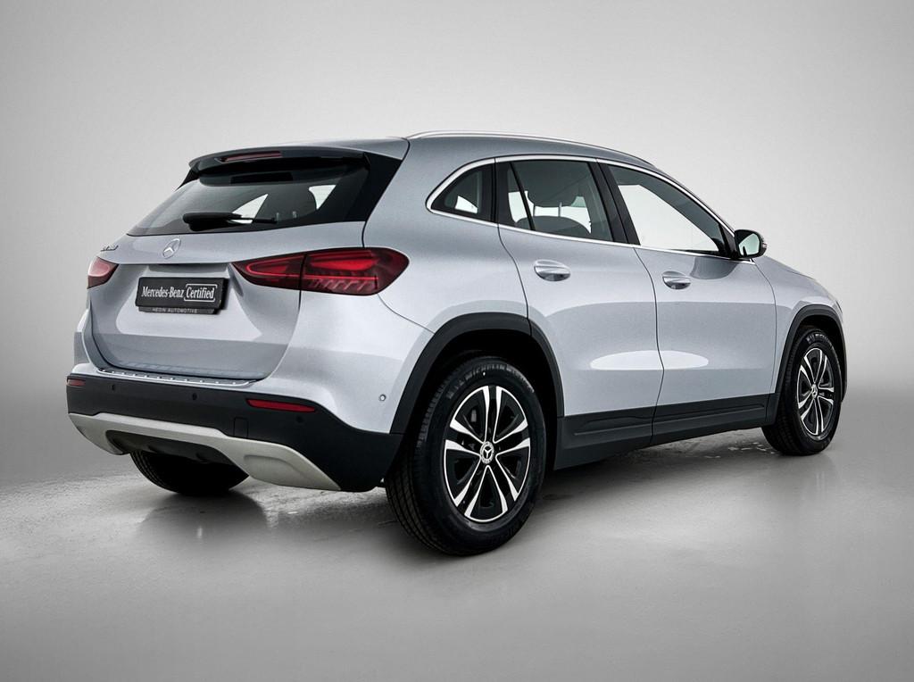 Mercedes-Benz GLA-klasse 180 Essential Line | Verwarmde Zete, Auto's, Stof, Zwart, 4 cilinders, 136 pk