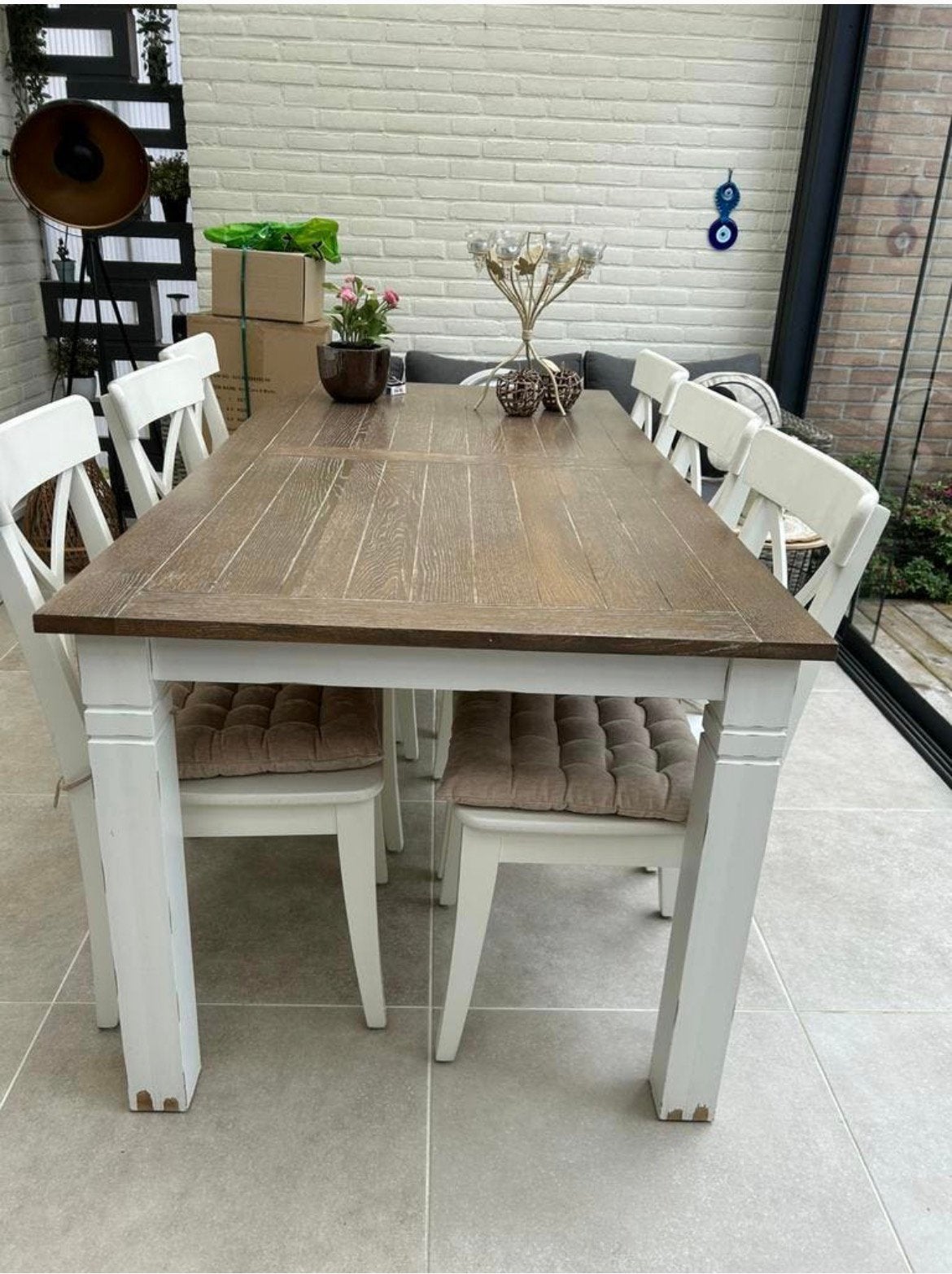 Eettafel met 6 witte stoelen – landelijke stijl, Huis en Inrichting, Ophalen, Gebruikt
