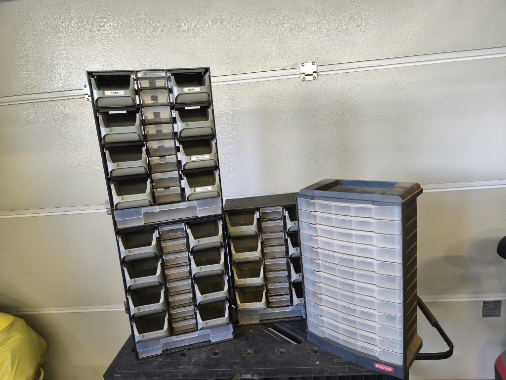 sorteerbakjes schroeven e.a., Doe-het-zelf en Bouw, Ophalen, Zo goed als nieuw