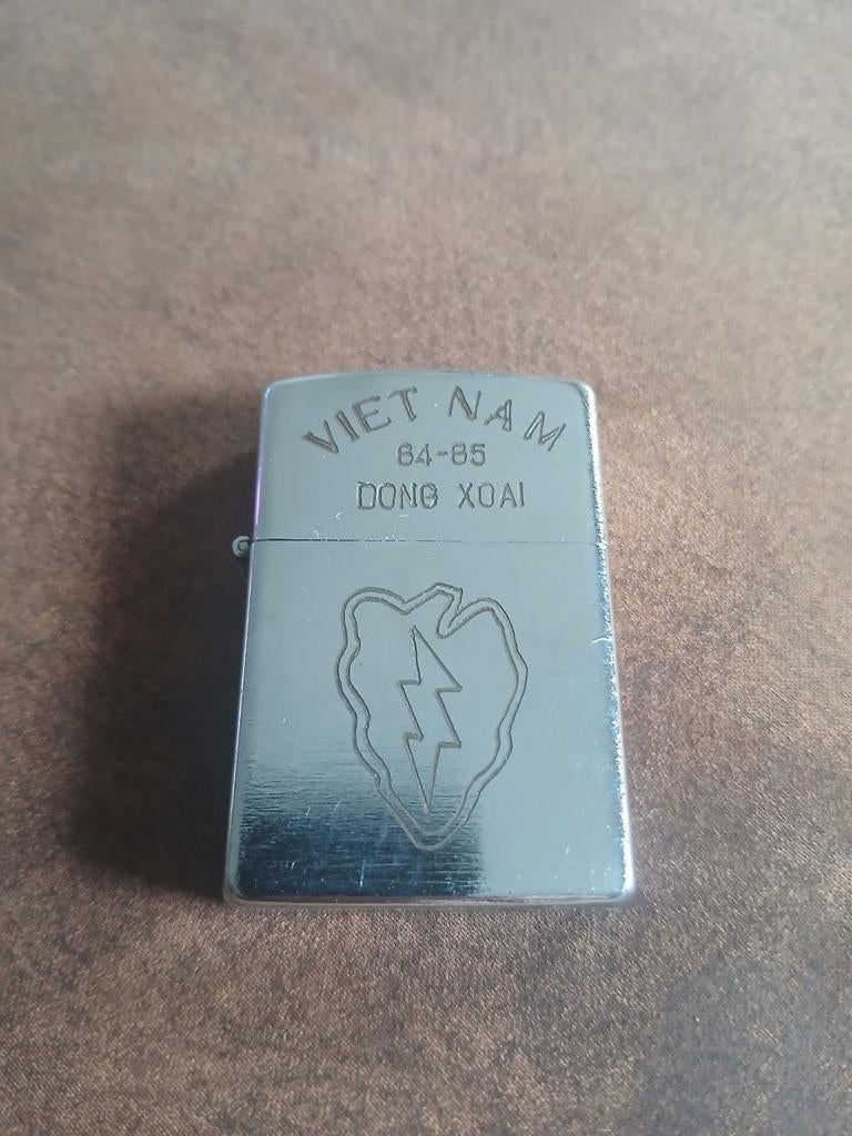 Zippo Vietnam oorlog reenactment, Enlèvement ou Envoi