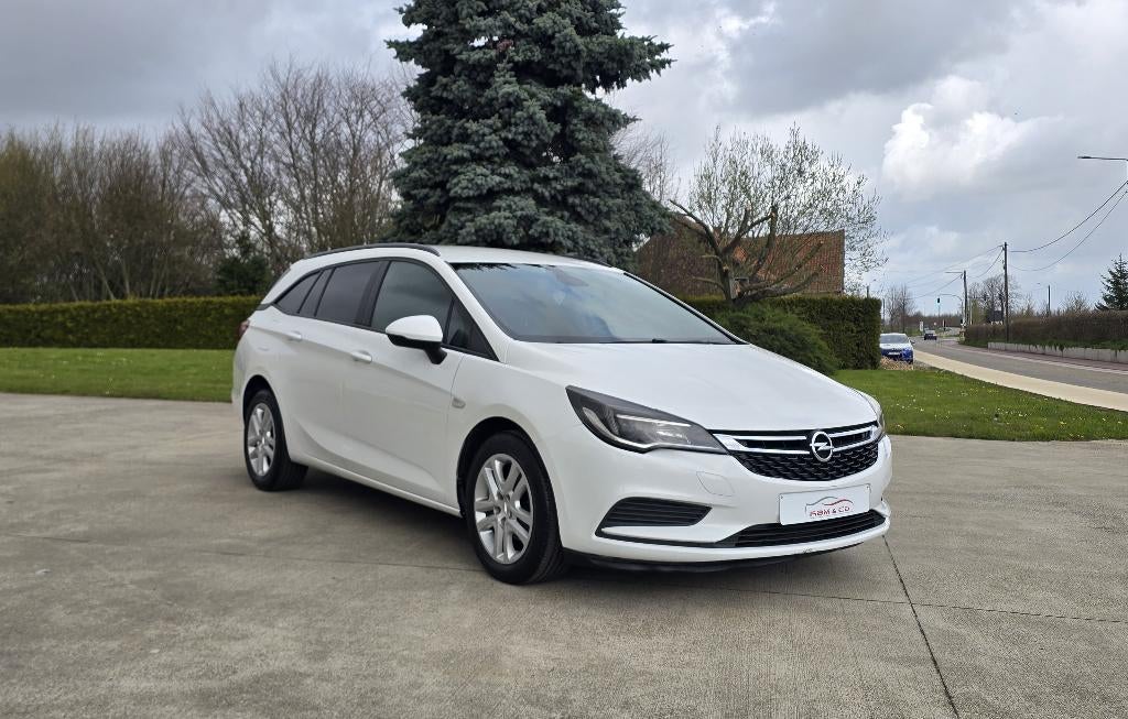 Opel Astra Break 1.6 Diesel ** Carplay - LED ** GAR 12M, Auto's, Opel, Voorwielaandrijving, Stof, 4 cilinders, Wit
