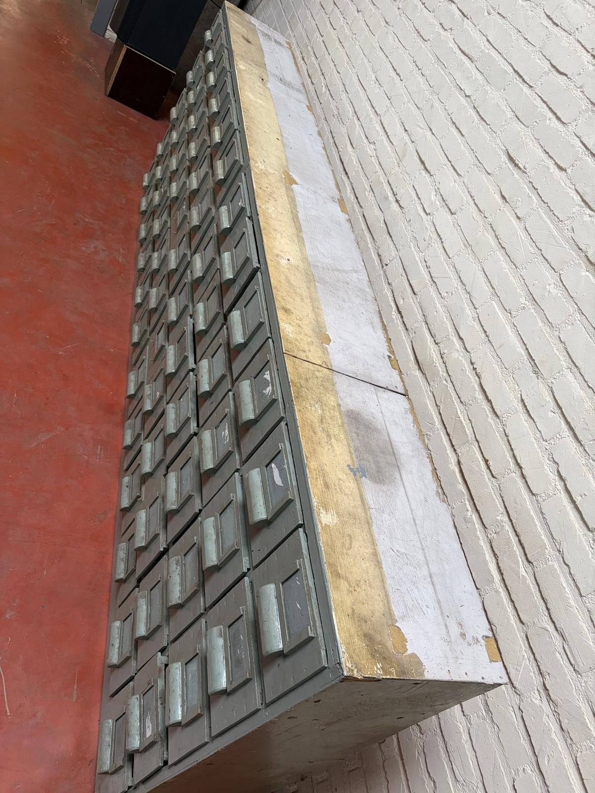 Kast met 60 schuifjes voor werkplaats, Ophalen