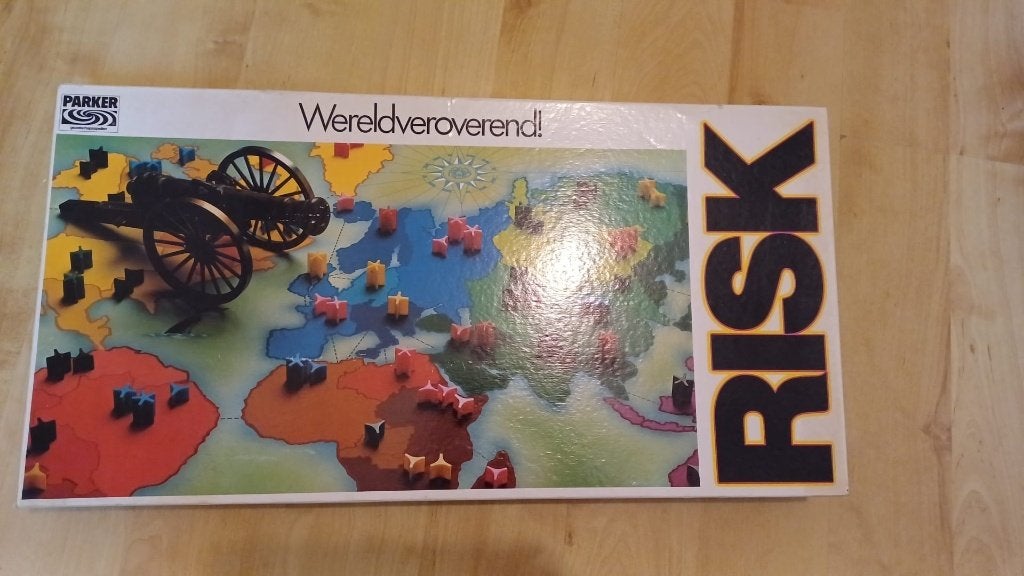 bordspel vintage Risk witte doos 1976 of 1980 Parker, Hobby en Vrije tijd, Gezelschapsspellen | Bordspellen, Een of twee spelers