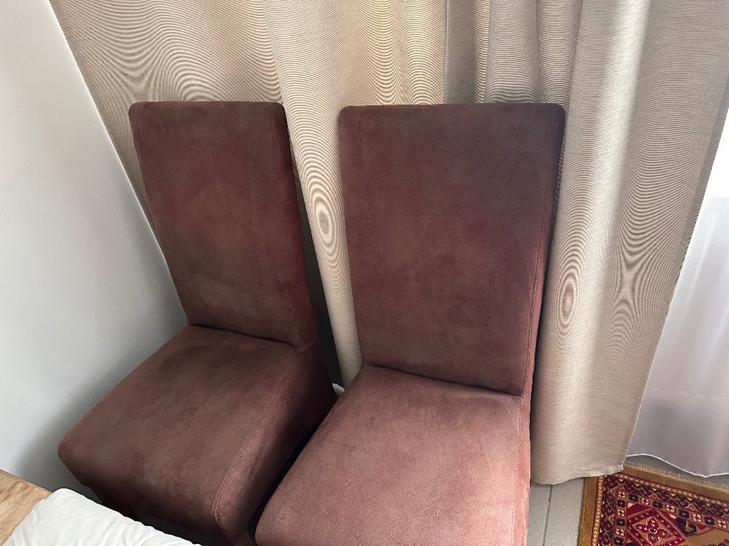 Twee eetkamerstoelen, Maison & Meubles, Chaises, Bois, Comme neuf, Enlèvement, Deux
