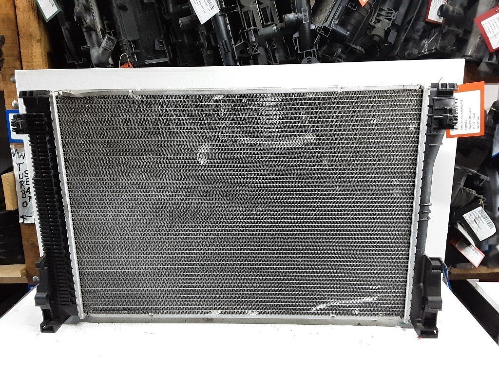 RADIATEUR Mercedes-Benz C (W204) (A2045003603), Gebruikt, Mercedes-Benz, Mevr. I. Hauben, Rue de l'Espoir 34 34
4030  GRIVEGNÉE, BE