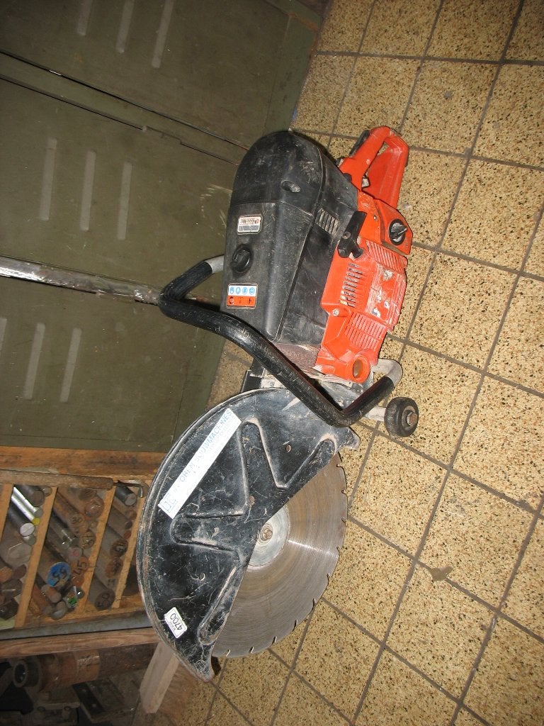 bouw benzinezaag, Enlèvement