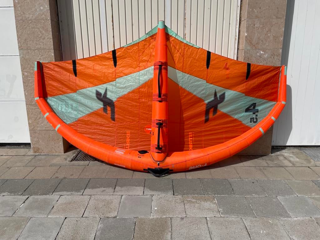 F-One Strike v4 4,5 m2, hard en soft handle, Watersport en Boten, Ophalen, Gebruikt