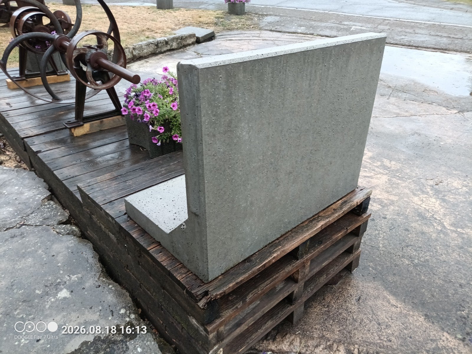 L en béton, Ophalen