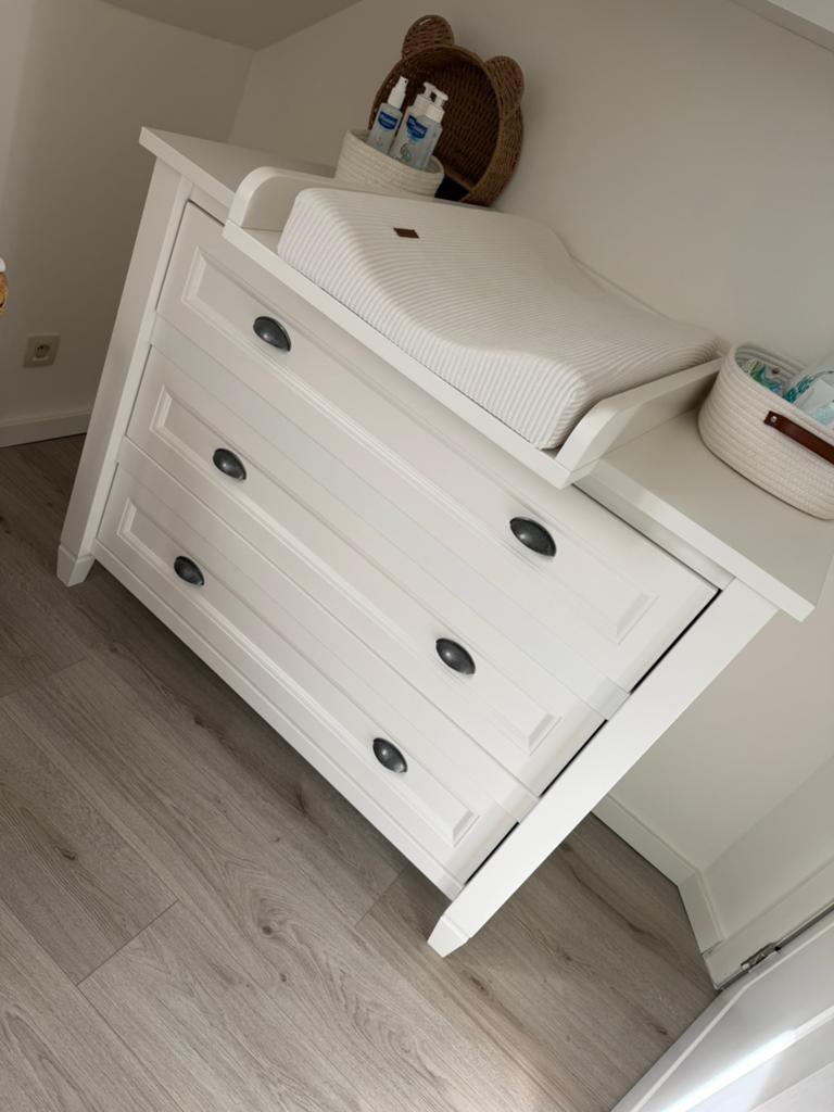 Prachtige babybed en commode, Ophalen, Zo goed als nieuw