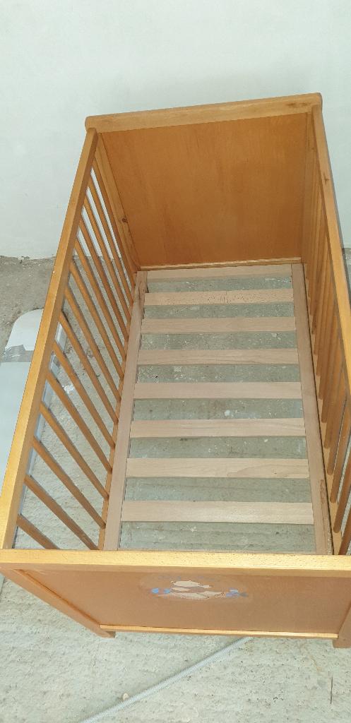 Babybed, Kinderen en Baby's, Kinderkamer | Bedden, Zo goed als nieuw, Minder dan 140 cm, Minder dan 70 cm, Matras, Ophalen