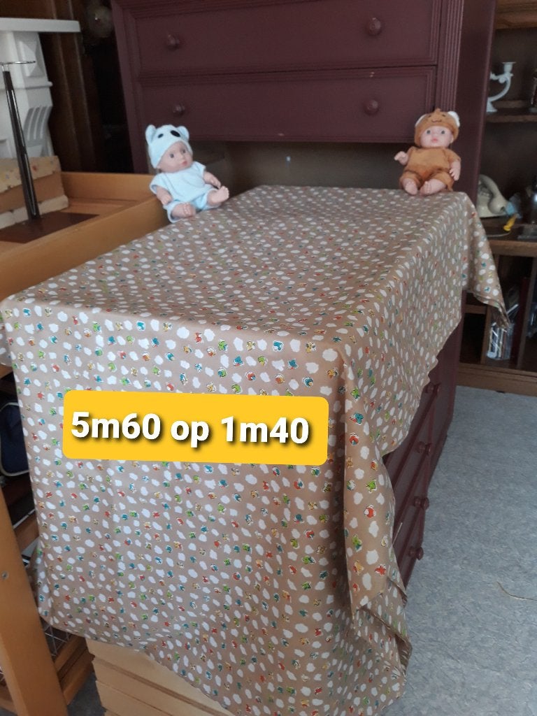 Nieuw groot stuk soepele stof beige motiefjes  5,60  x 1,50m, Hobby & Loisirs créatifs, Tissus & Chiffons, Neuf, 200 cm ou plus