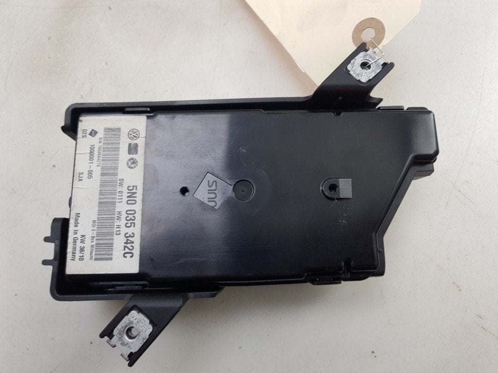 PORT AUX/USB Volkswagen Polo V (6R) (|5N0035342C|), Volkswagen, Max-Planck-Straße  3-5
64331  Weiterstadt, DE, Seat Deutschland GmbH