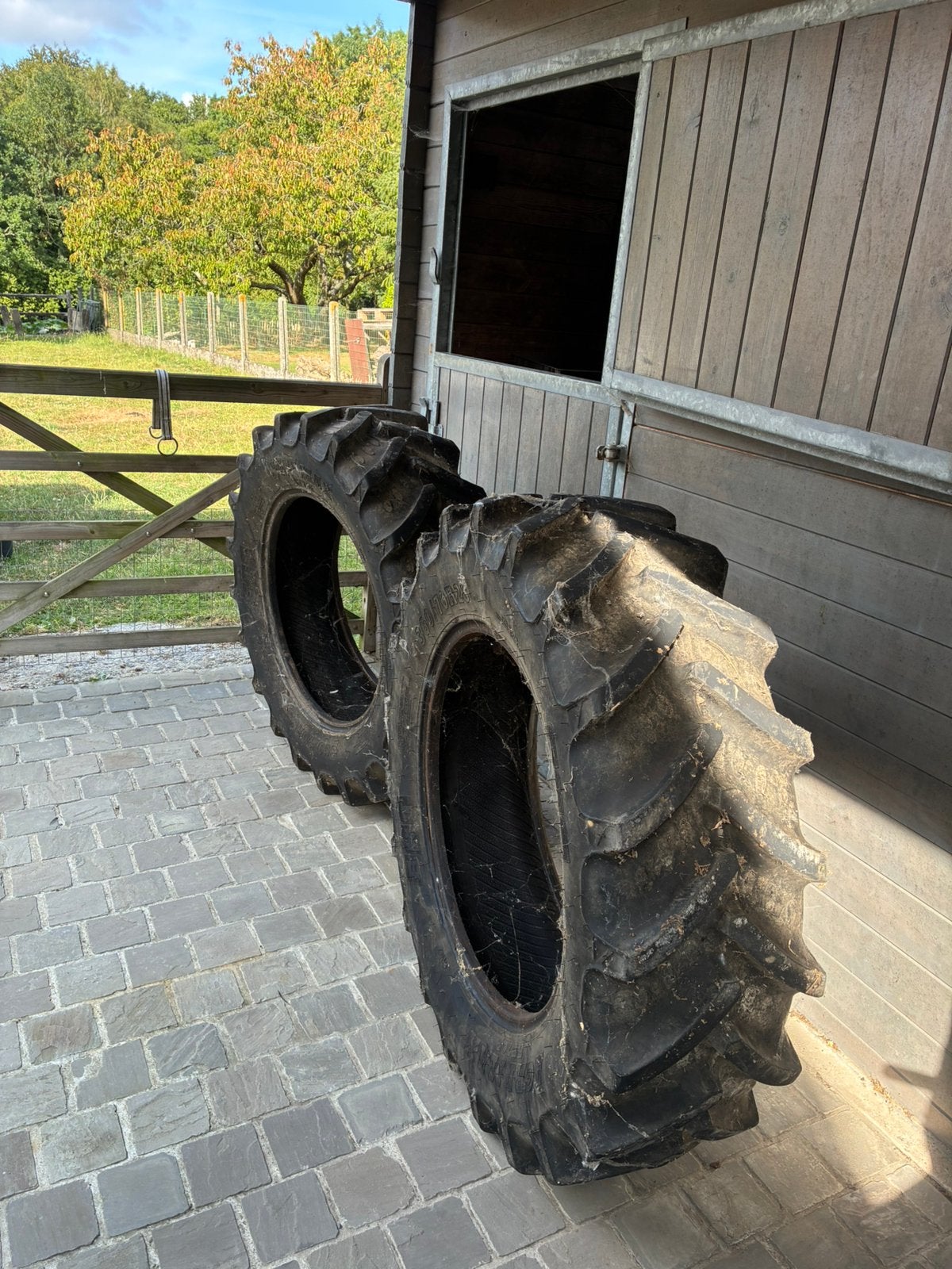 Banden bkt 360/70r28, Zakelijke goederen, Ophalen