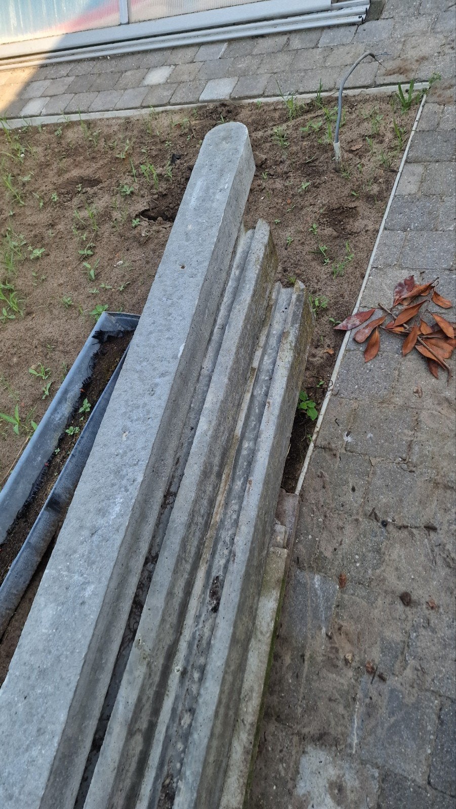 GRATIS 14 betonnen palen, panelen en schutting, Doe-het-zelf en Bouw, Ophalen, Gebruikt, Overige metalen
