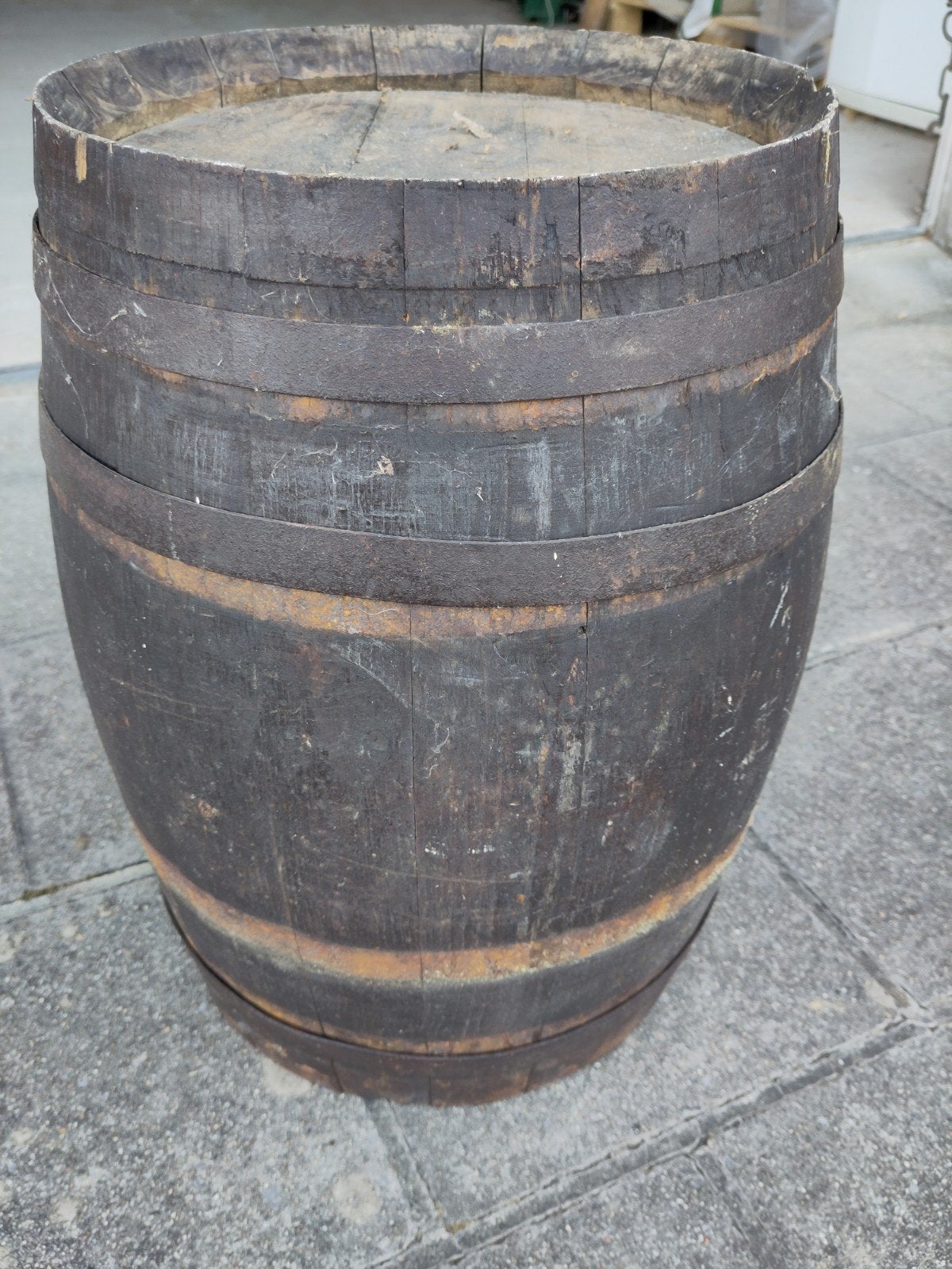 vieux tonneau de vin en bois, Ophalen