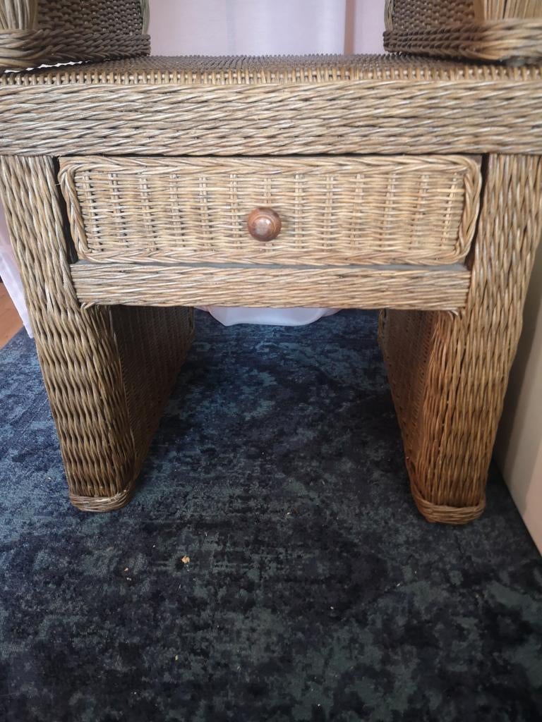 Rotan nachtkastjes, Ophalen