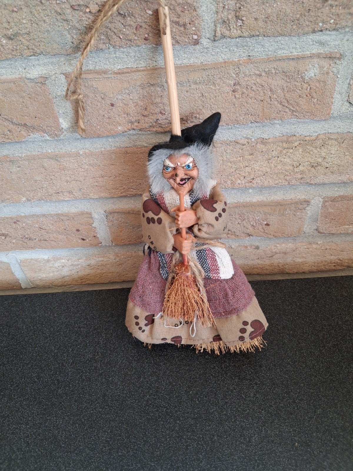 Halloween heksje, Enlèvement