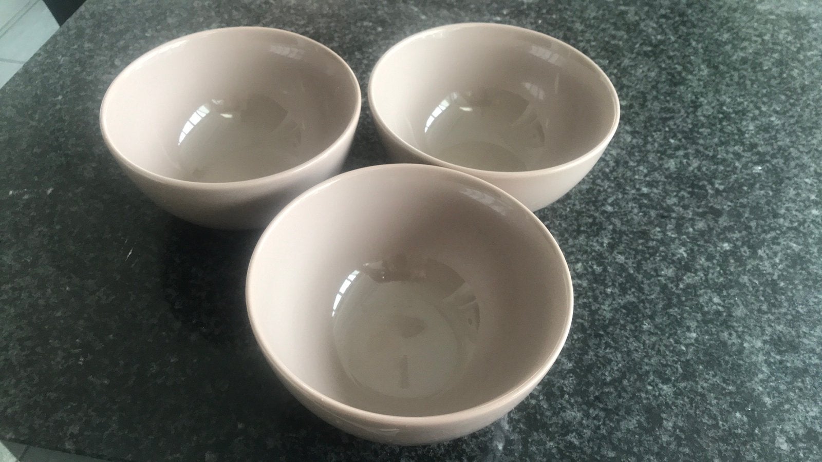 3 beige soepkommen voor 1e, Huis en Inrichting, Keuken | Servies, Ophalen of Verzenden, Zo goed als nieuw