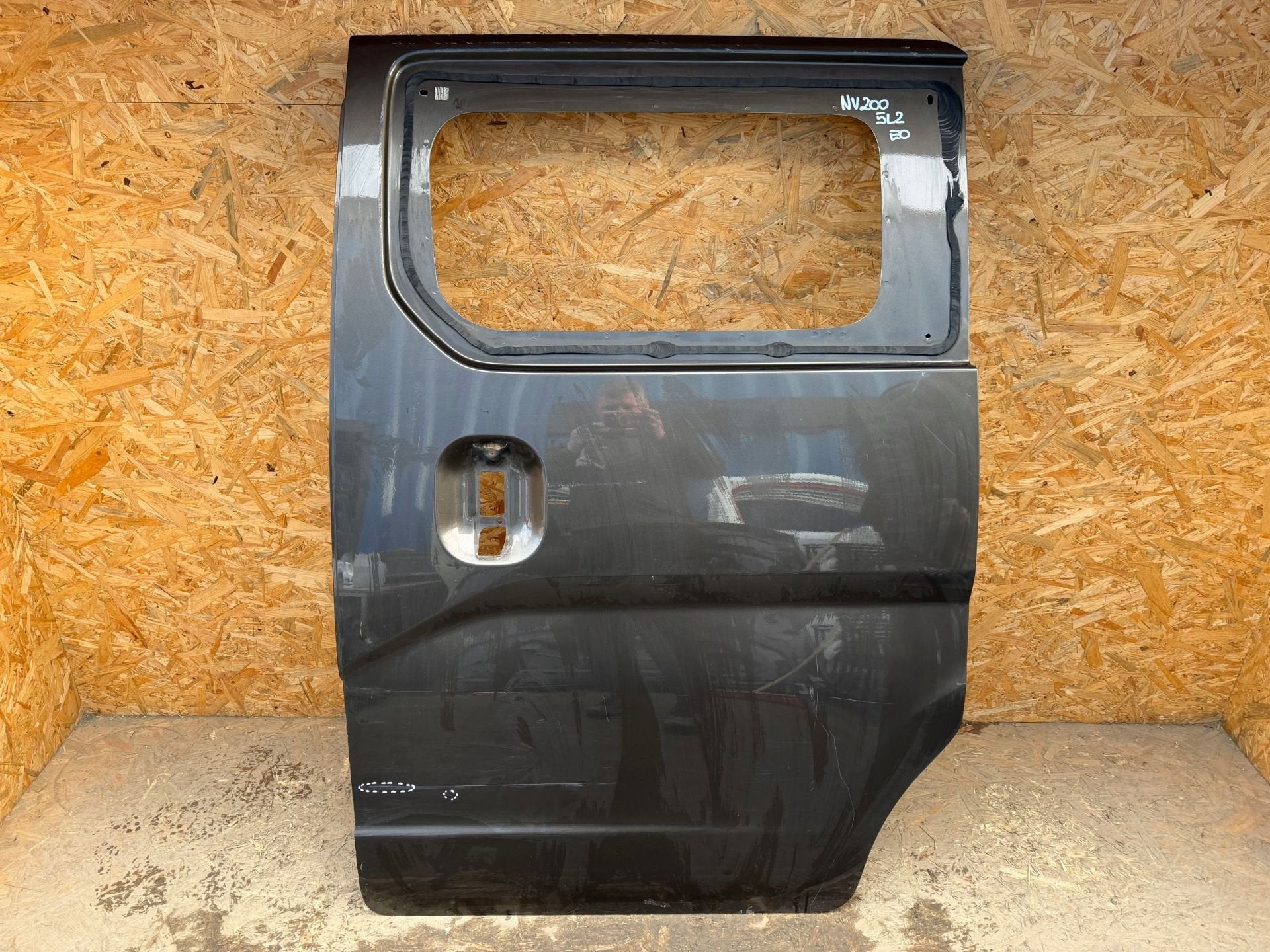 Nissan NV200 Portier Links NV200, Nissan Motor Co., Ltd., Takashima 1-chome 1-1
220-8686  Yokohama, Utilisé, Porte