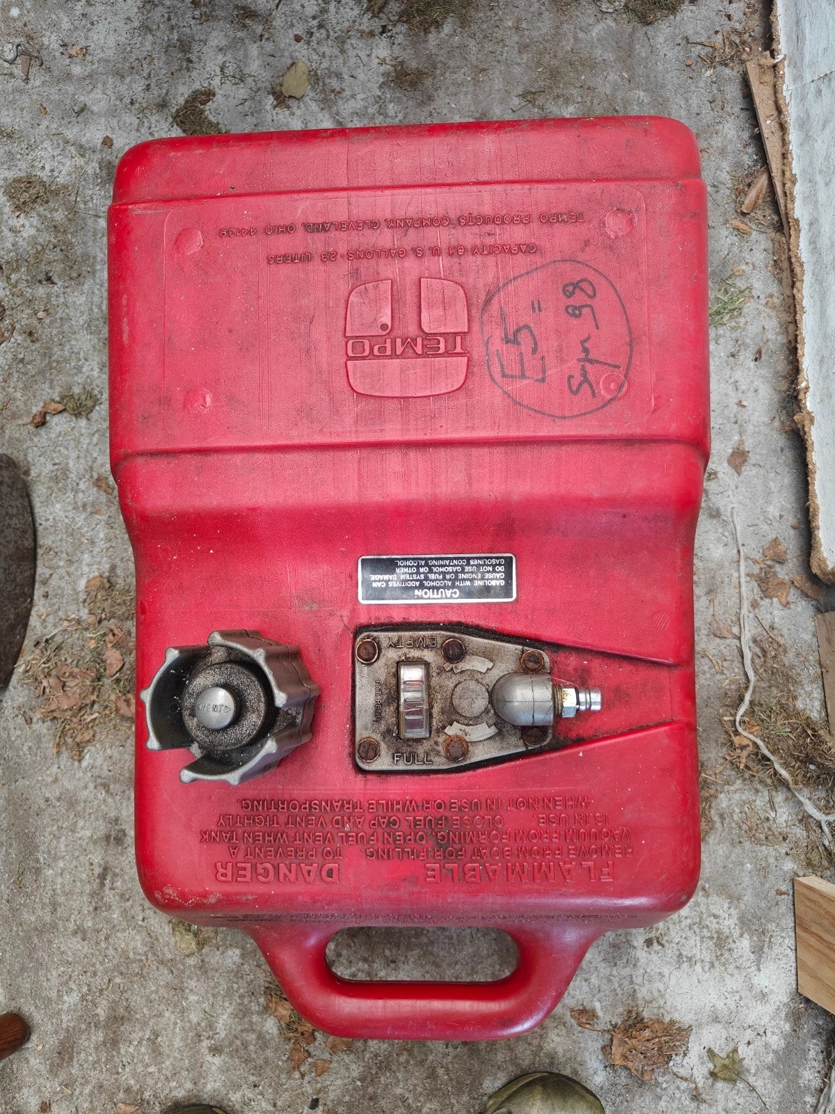 2 tanks/jerrycans, Ophalen