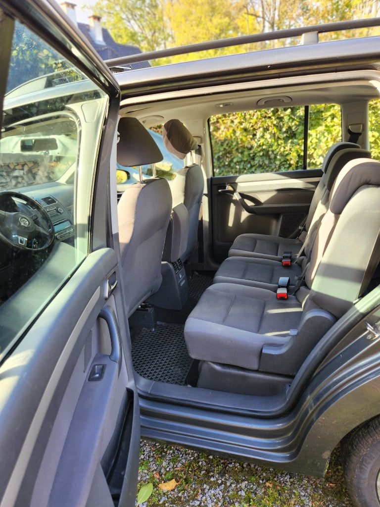 vw Touran 2011 Bluemotion, TO, 6 vitesses, boule remorque., Auto's, Verwarmde buitenspiegels, Stof, Zwart, 4 cilinders
