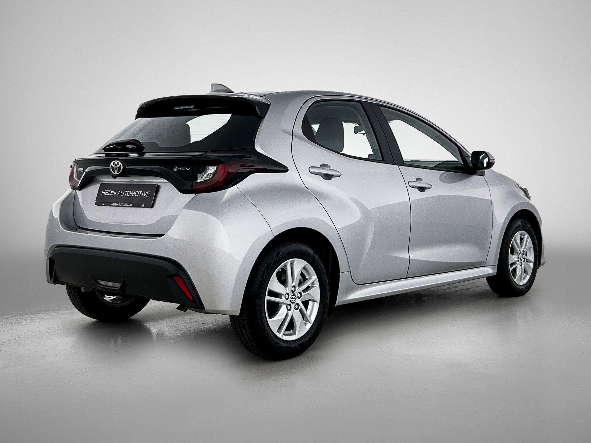 Toyota Yaris 1.5 VVT-i Hybrid Dynamic e-CVT | Navigatie | Ac, Dealer onderhouden, Gebruikt, Overige kleuren, 116 pk