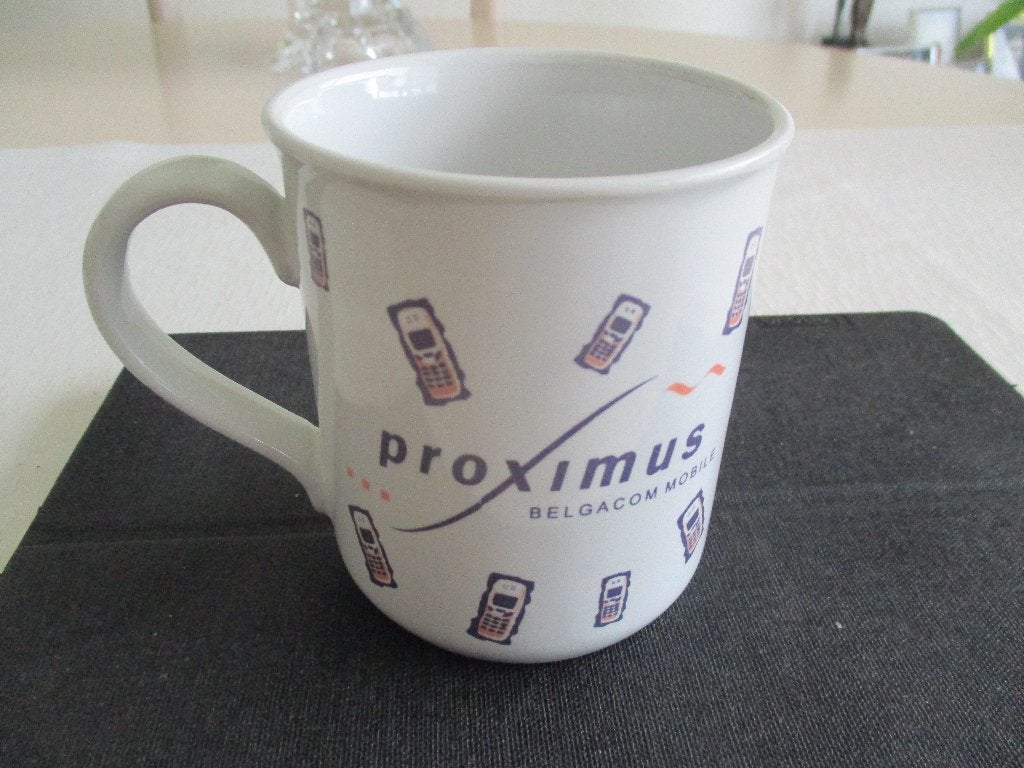 Le premier mug de Proximus date de 1995., Enlèvement ou Envoi