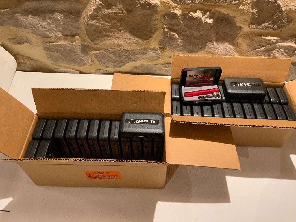 Lampes de poche collector MAG-LITE solitaire rouges, Enlèvement ou Envoi, Comme neuf, Batterie