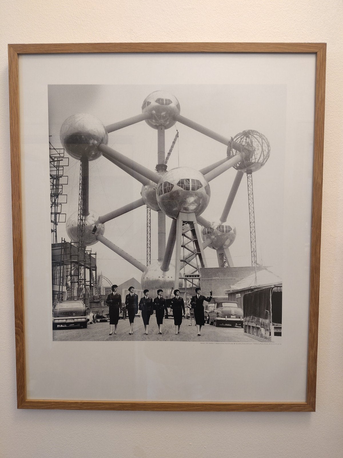 ️ Atomium Bruxelles R. Saidman vintage ingelijste poster, Antiek en Kunst, Ophalen, Poster, Fotografie, Achter glas