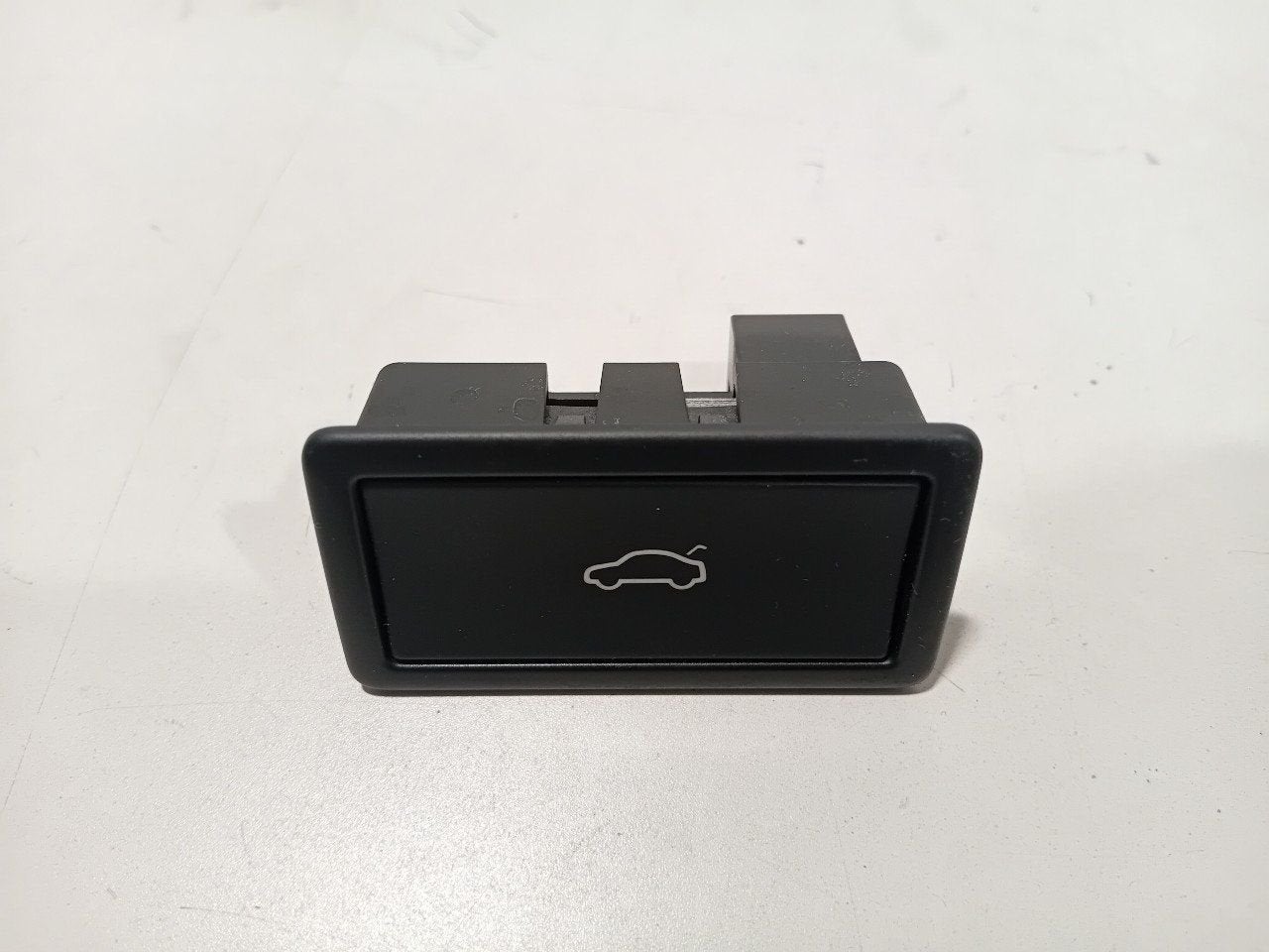 Kofferdeksel schakelaar Skoda Superb, Onderdelen@venauto.nl, Van der Ven Autorecycling B.V., Gebruikt, Ettenseweg 76, 4706 PB Roosendaal, The Netherlands