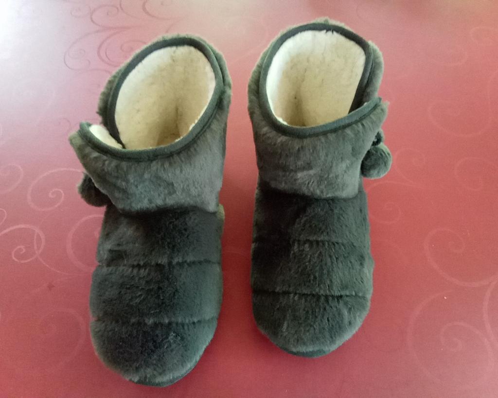 Dames pantoffels maat 40-41, Ophalen of Verzenden, Zo goed als nieuw, Pantoffels of Sloffen, Grijs