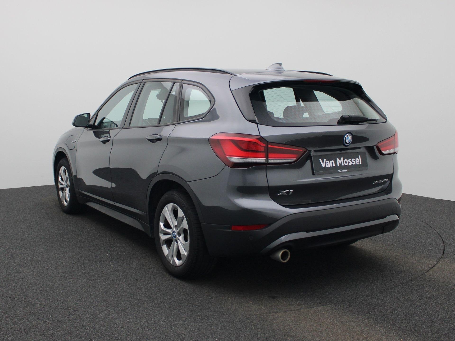 BMW X1 xDrive25e (162 kW), Stof, Gebruikt, 750 kg, https://public.car-pass.be/vhr/9e030f29-eb3a-4358-a186-0599c40d2638