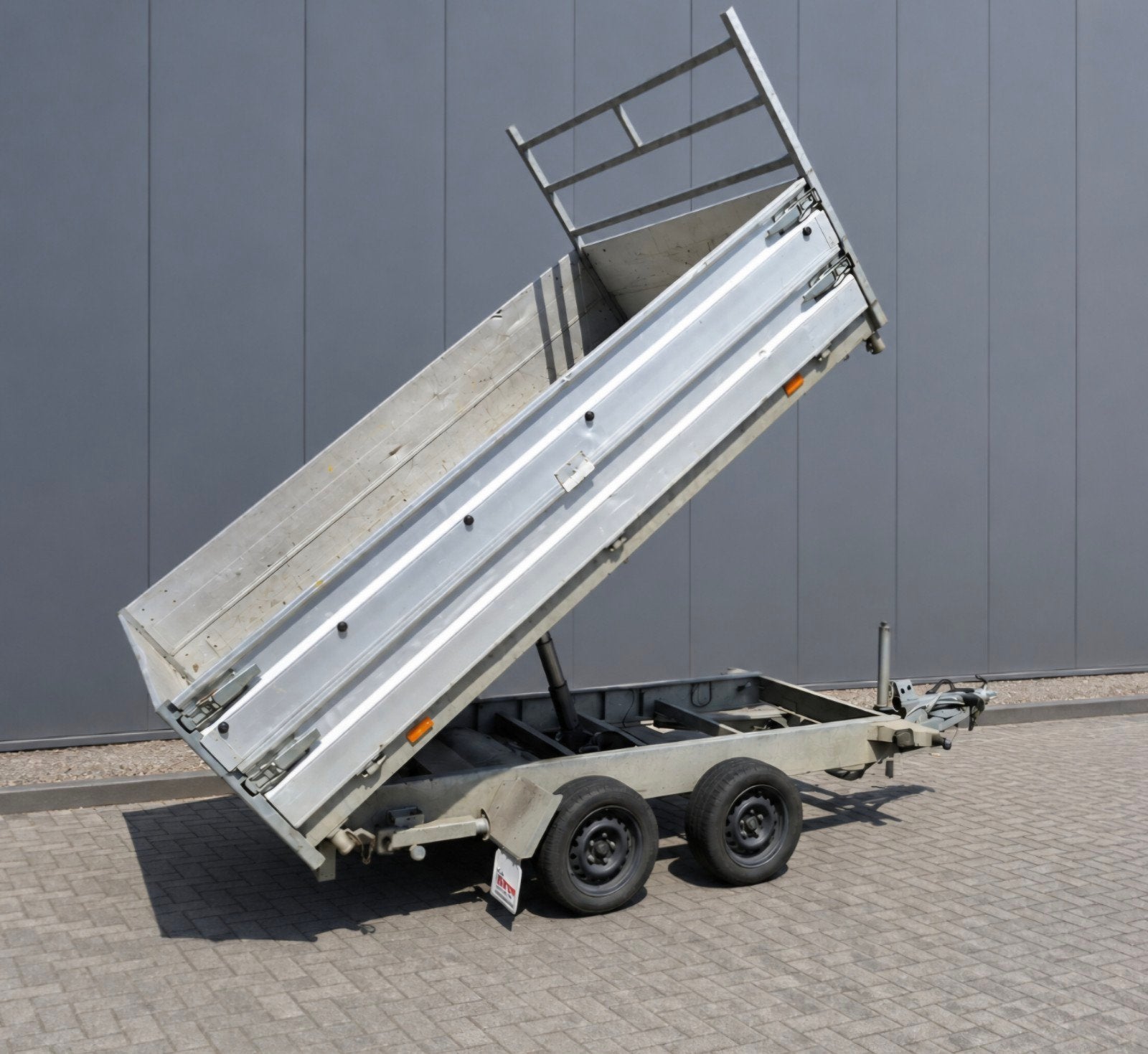 HAPERT Kipper 3 zijdig 3500kg inclusief alu rijplaten, Ophalen of Verzenden, Gebruikt
