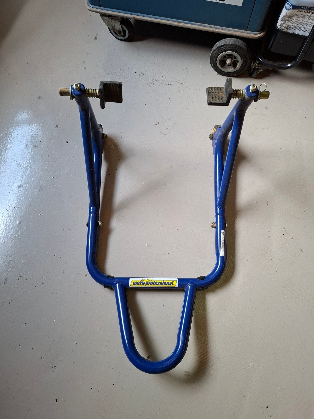 Paddock stand, Motoren, Ophalen