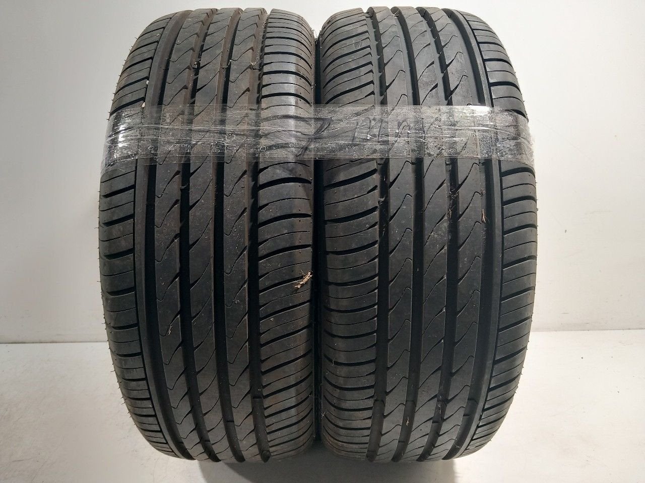 Bandenset 2 stuks Zomer 195 50 R15, Van der Ven Autorecycling B.V., Ettenseweg 76, 4706 PB Roosendaal, The Netherlands, Enlèvement ou Envoi