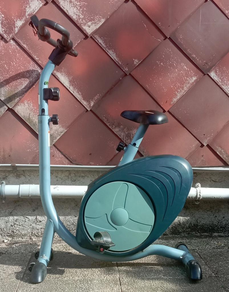 Vélo d'appartemment VM 440 decathlon, Ophalen, Gebruikt