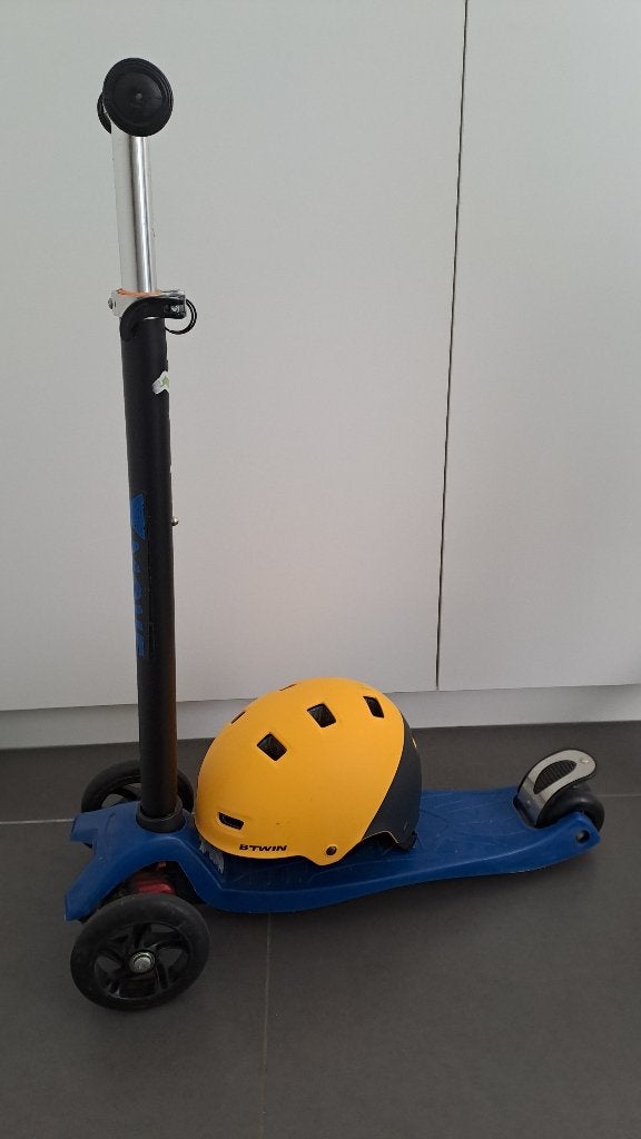 Kinderstep Move + Helm, Fietsen en Brommers, Steps, Ophalen, Zo goed als nieuw