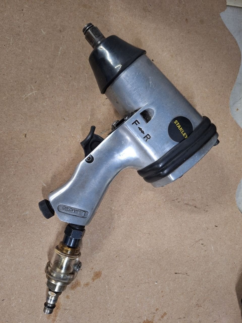 lot de 2 boulonneuses pneumatiques et douilles, Enlèvement, Utilisé