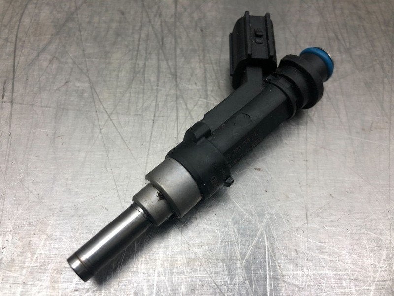 INJECTOR BRANDSTOF Toyota Yaris III (P13) (|2320947010|), Auto-onderdelen, Brandstofsystemen, Toyota, Gebruikt