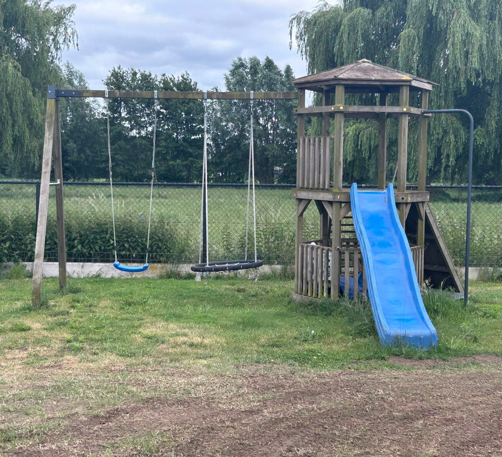 Schommel + speelhuis, Kinderen en Baby's, Speelgoed | Buiten | Speeltoestellen, Ophalen of Verzenden, Zo goed als nieuw, Schommel