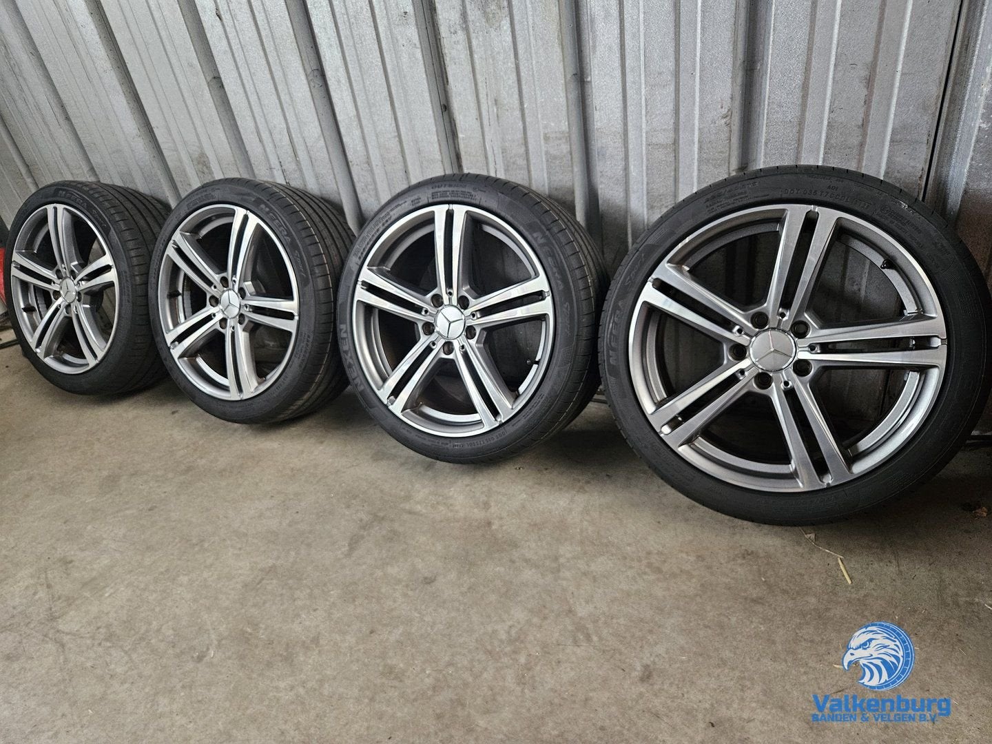 7mm! Originele Mercedes 18 inch velgen 5x112 zomerbanden 225, Autos : Pièces & Accessoires, Pneus & Jantes, Pneus et Jantes, Véhicule de tourisme