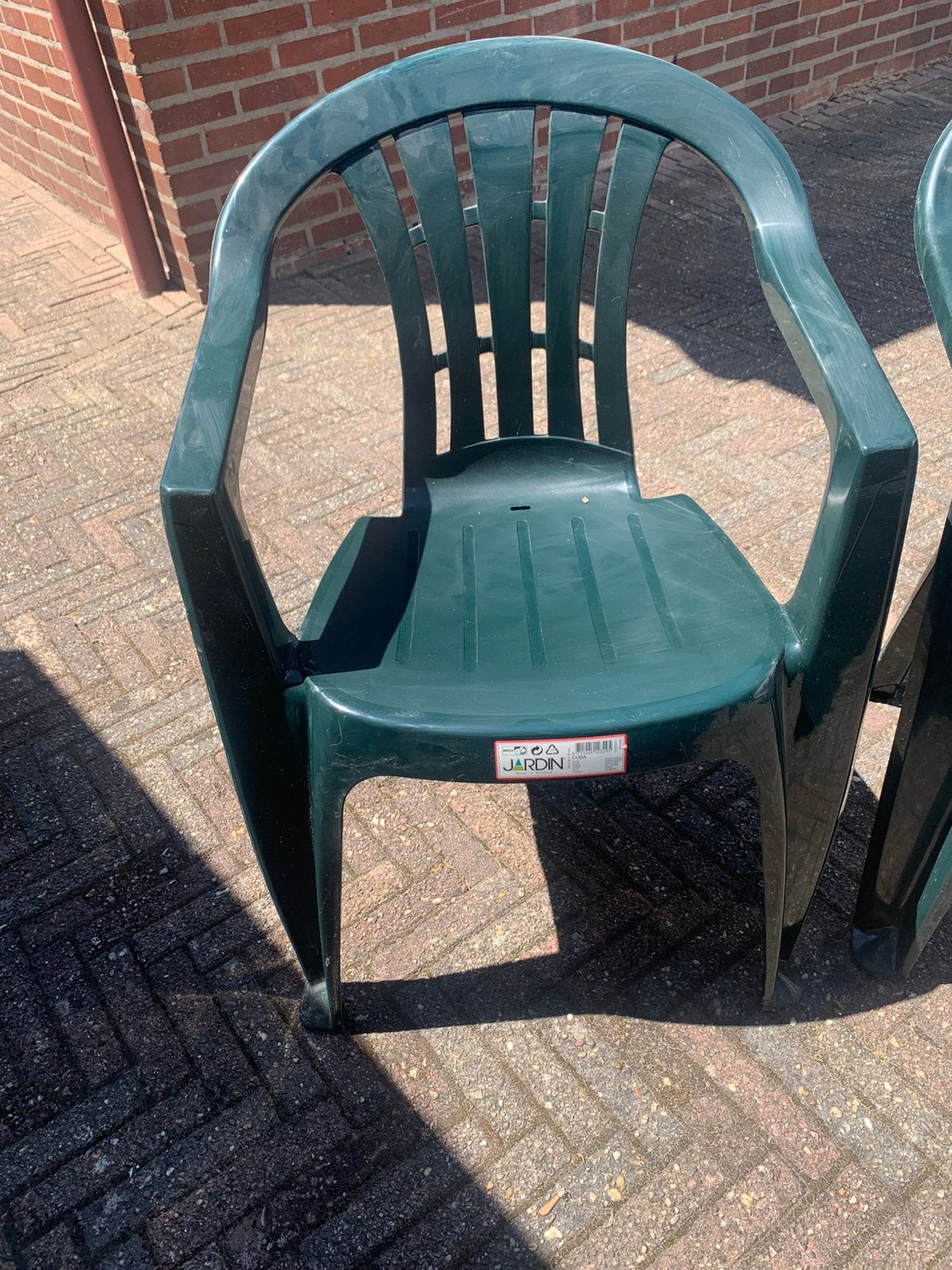 2 groene tuinstoelen, Ophalen, Zo goed als nieuw, Plastic, Stapelbaar