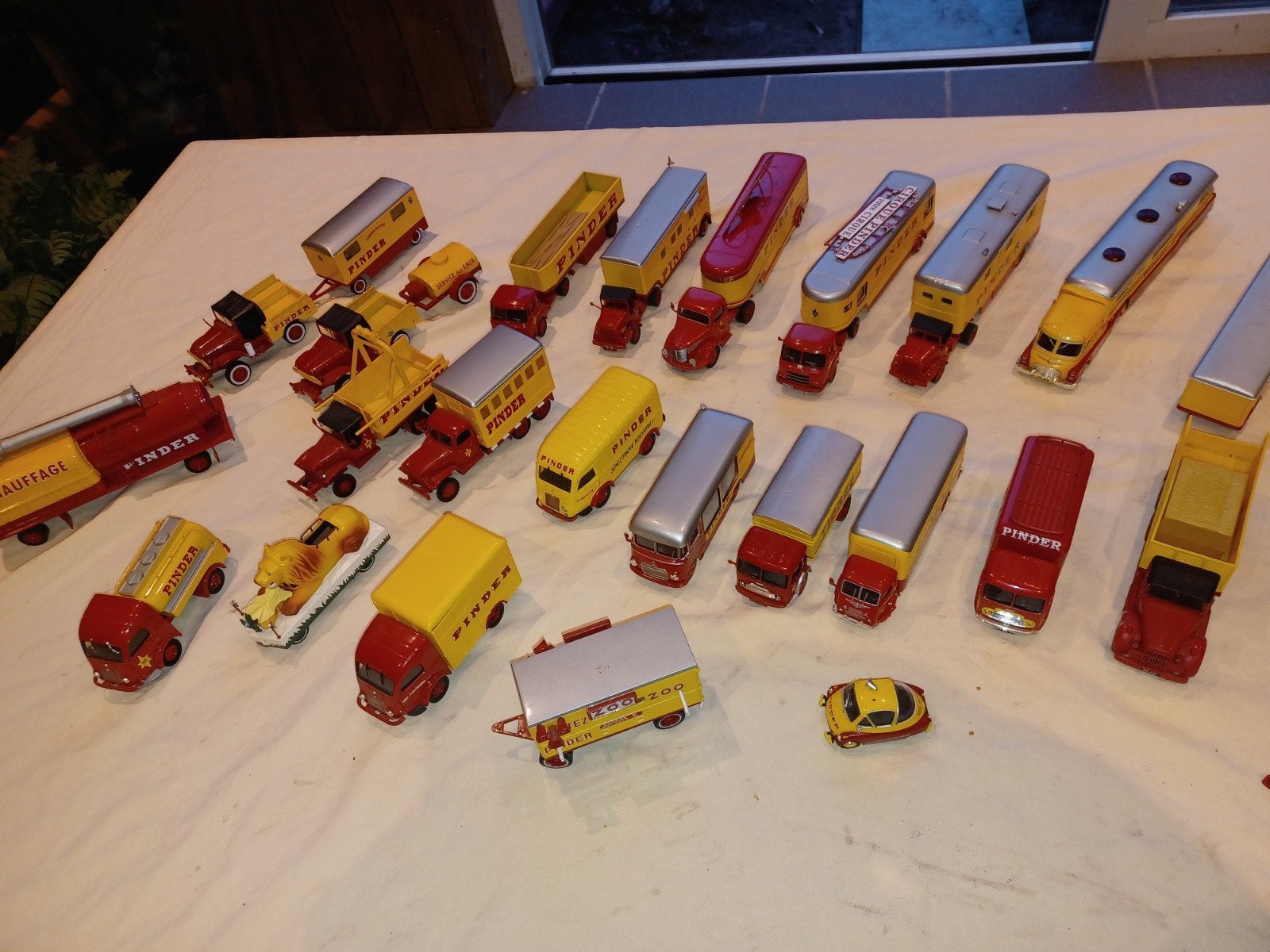 miniature pinder circus, Ophalen