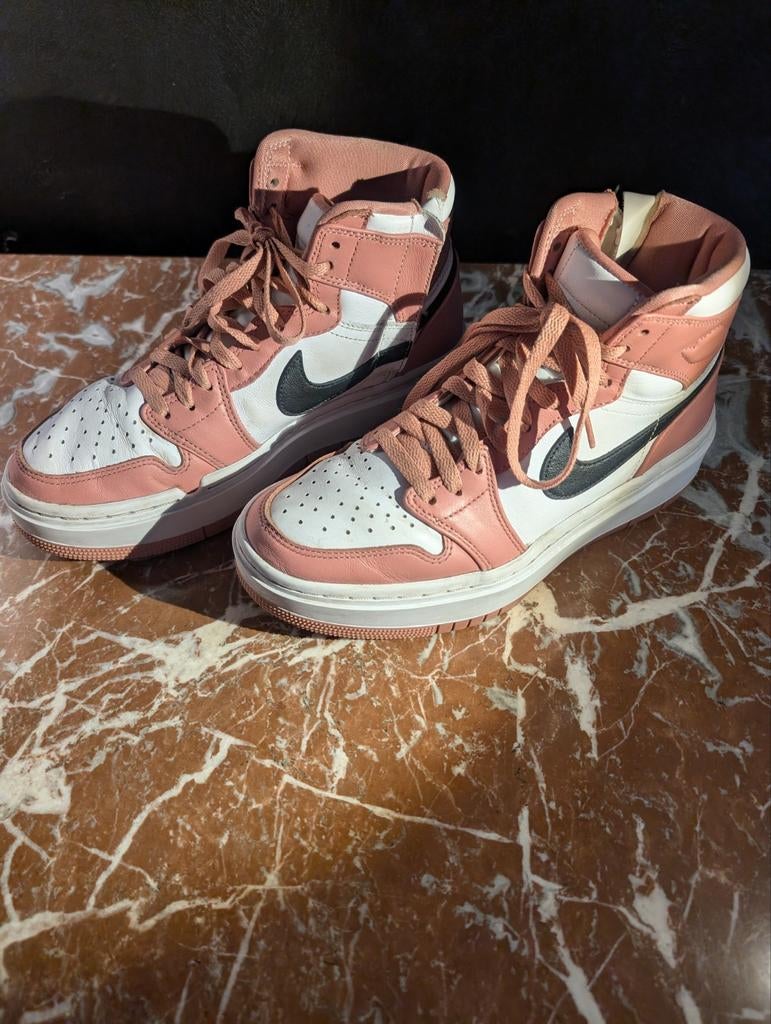 Air Jordan Nike rose cuir 40 haute très peu portée, Enlèvement