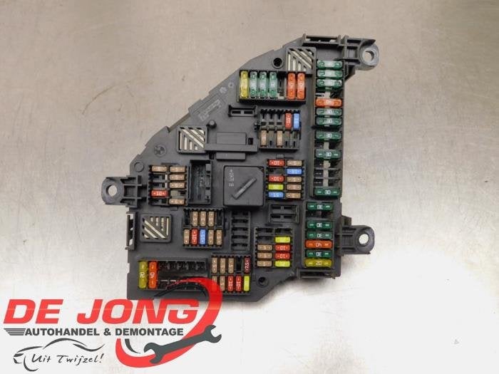 Boîte à fusibles d'un BMW 5-Serie, -, 3 mois de garantie, Utilisé, -