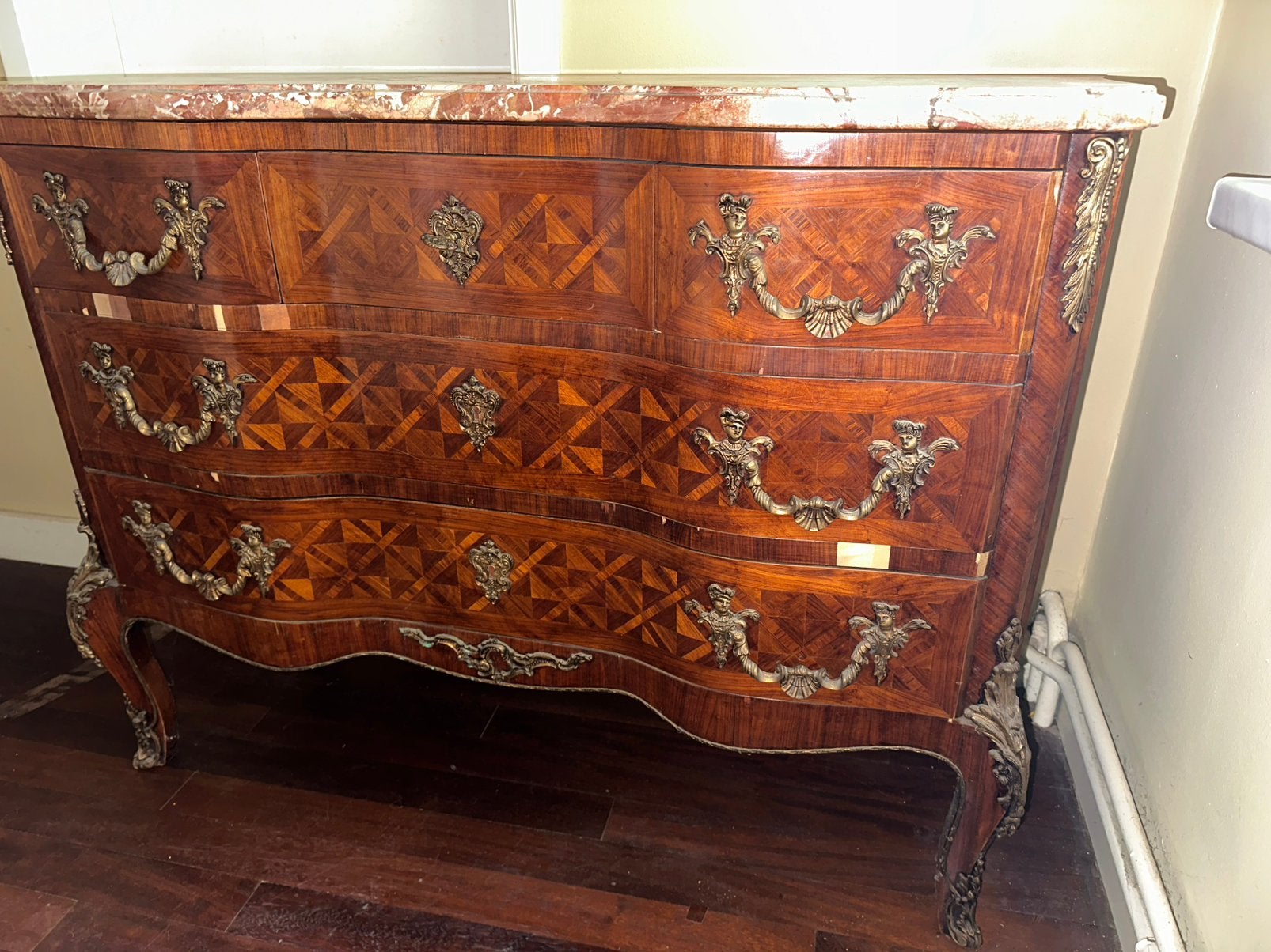 Franse ladekast (commode) in de klassieke Louis XV-stijl., Ophalen, Gebruikt, 100 tot 150 cm, Lodewijk xiv