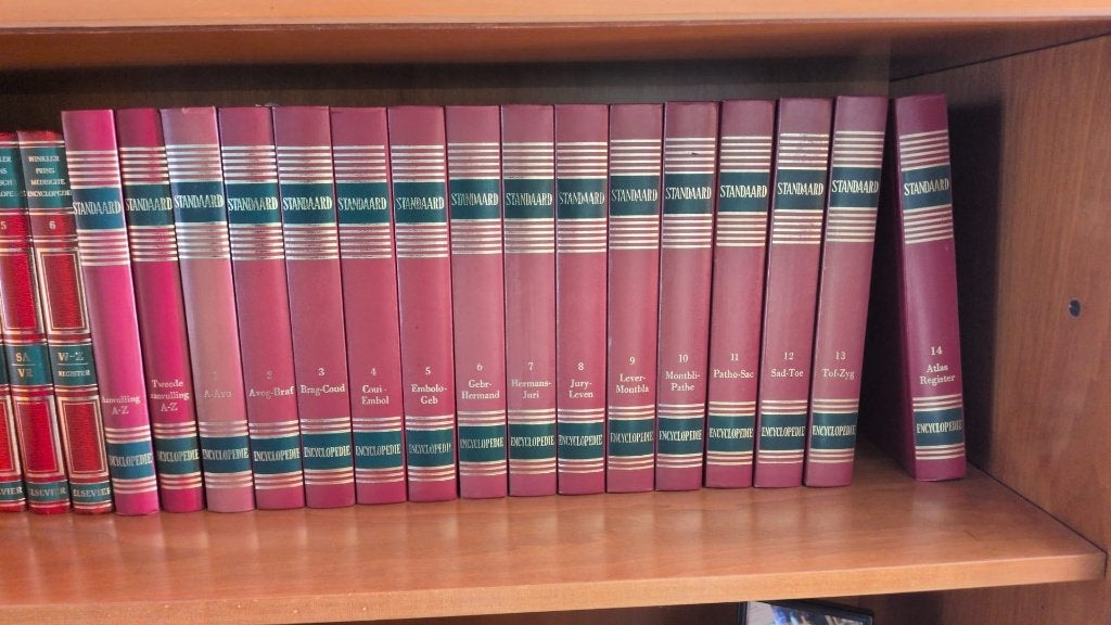 16 delig encyclopedie - Standaard - 80€, Boeken, Encyclopedieën, Ophalen, Gelezen, Complete serie