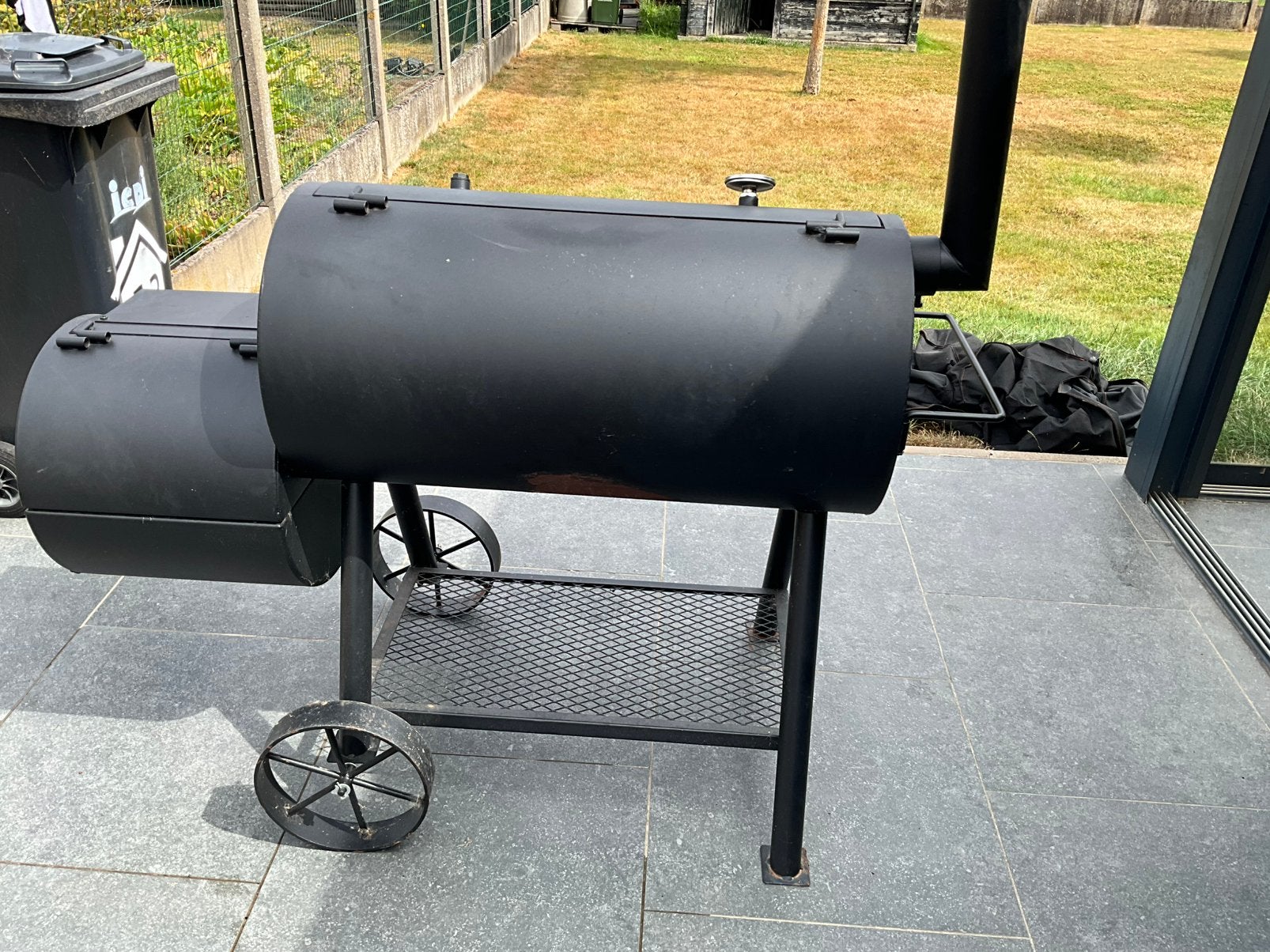 Véritable barbecue OKLAHOMA et sa bâche de protection ., Ophalen, Zo goed als nieuw