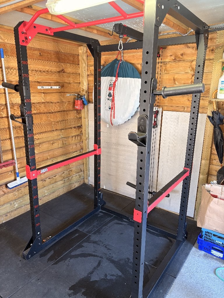 Powerrack | Barbell | Dumbells met gewichten en vloermatten, Sport en Fitness, Ophalen, Benen, Krachtstation, Zo goed als nieuw